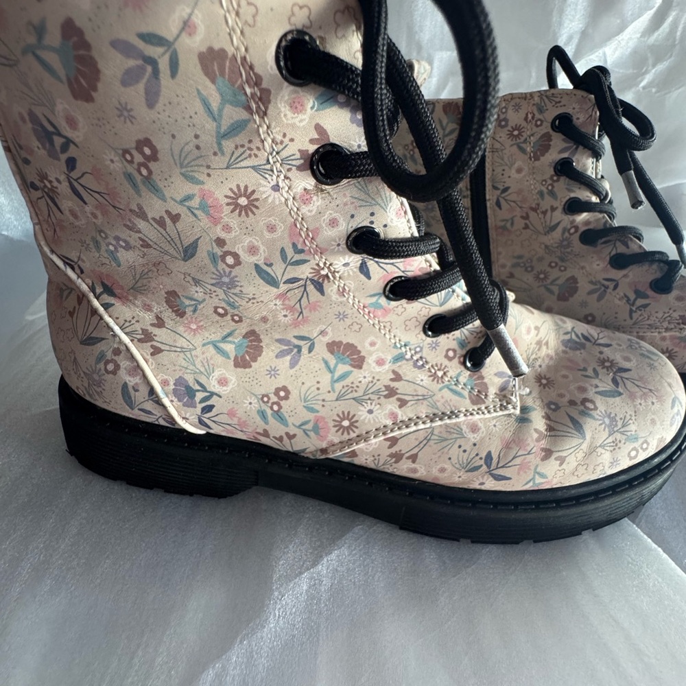 Floral Lace-Up Ankle Boots - Picture 6 of 9